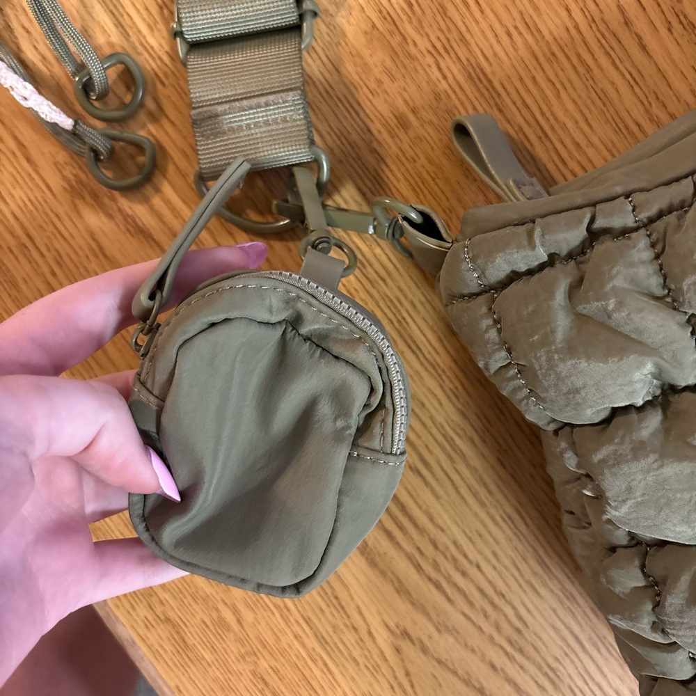 LAST CHANCE! Women's Olive Quilted Shoulder Bag - Picture 5 of 8